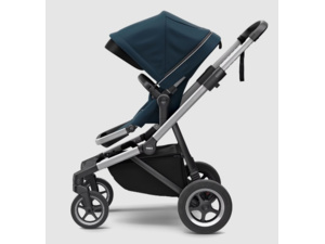 THULE Sleek Aluminum/Navy Blue