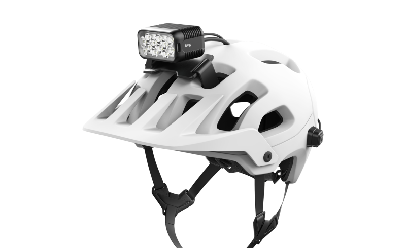 Přední světlo KNOG Blinder X 2300 lm + 10,000 mAh Battery (Helmet Kit)