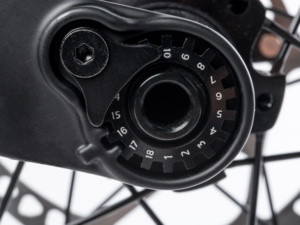 AUTHOR Sector 29 Carbon-Matte/Red/Orange/Black - L/19"