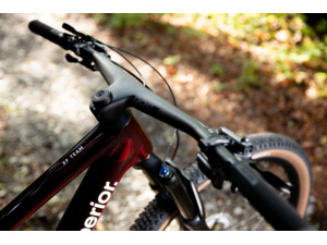 SUPERIOR XF 9.6 Team Red Carbon/Matte Carbon