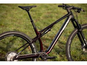 SUPERIOR XF 9.5 Team Gloss Red Carbon/Black